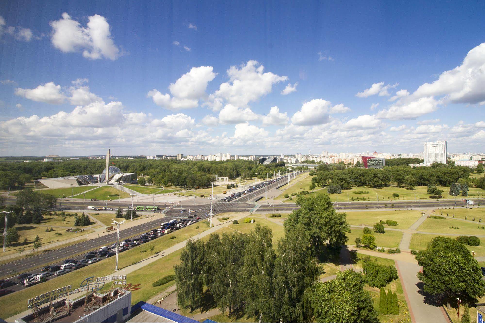 Planeta Hotel Minsk Exterior photo